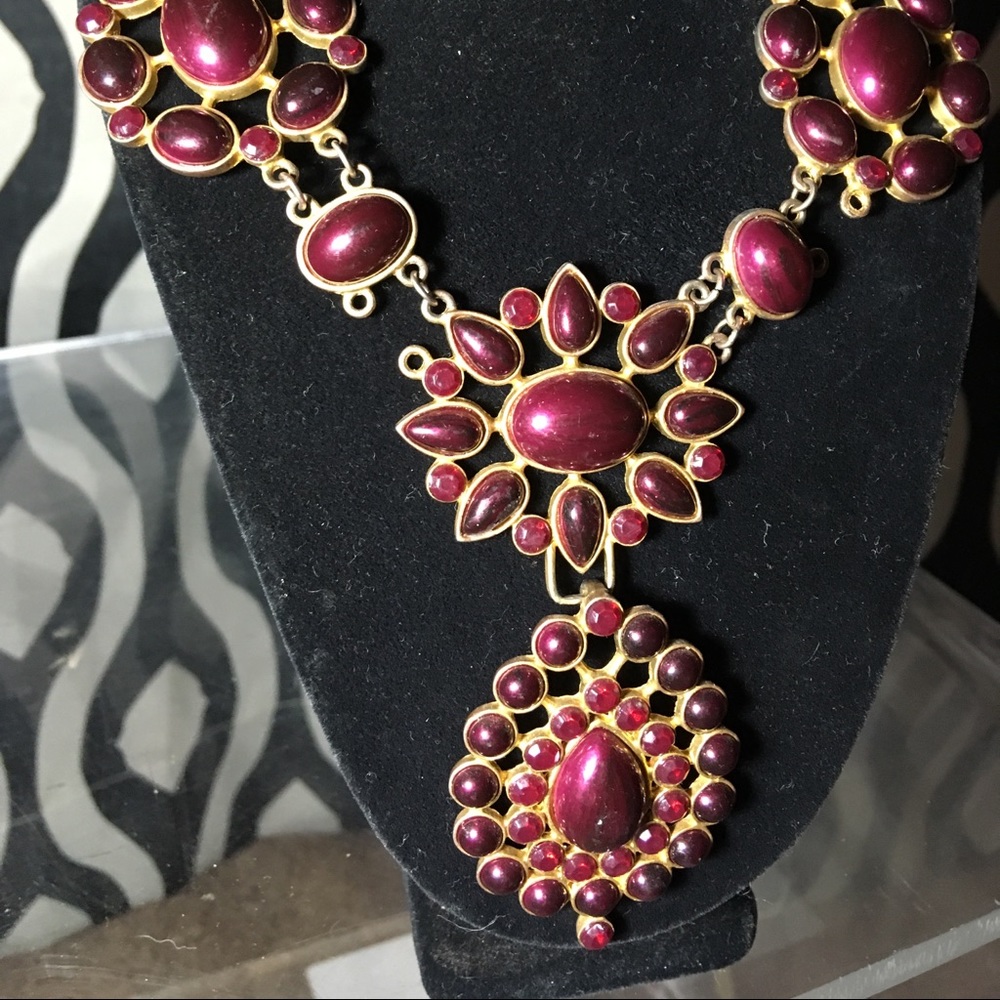 Very nice vintage necklace excellent condition